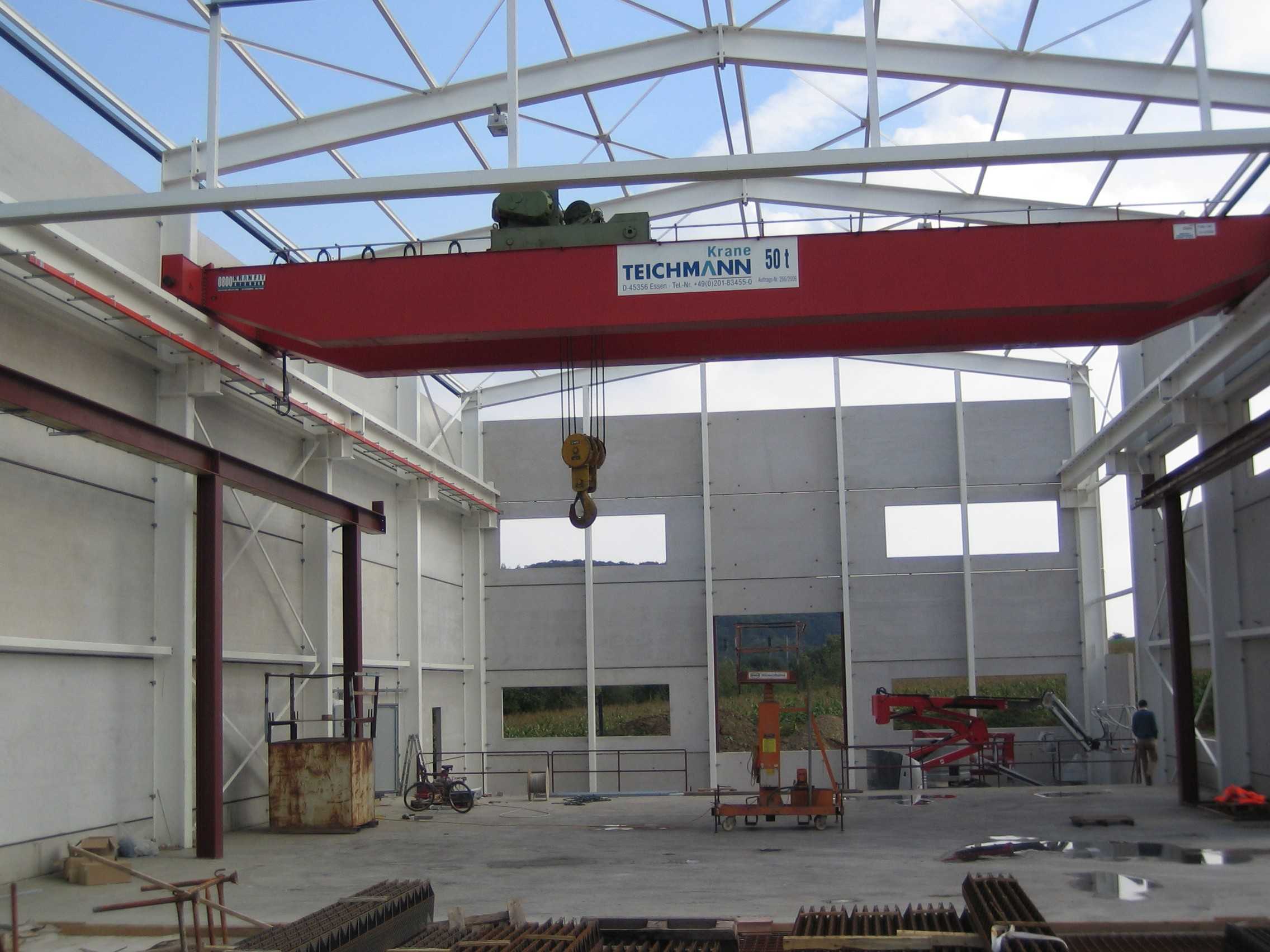 Erweiterung einer Produktionshalle als Stahlbau mit Stahlbeton-Fassadenplatten